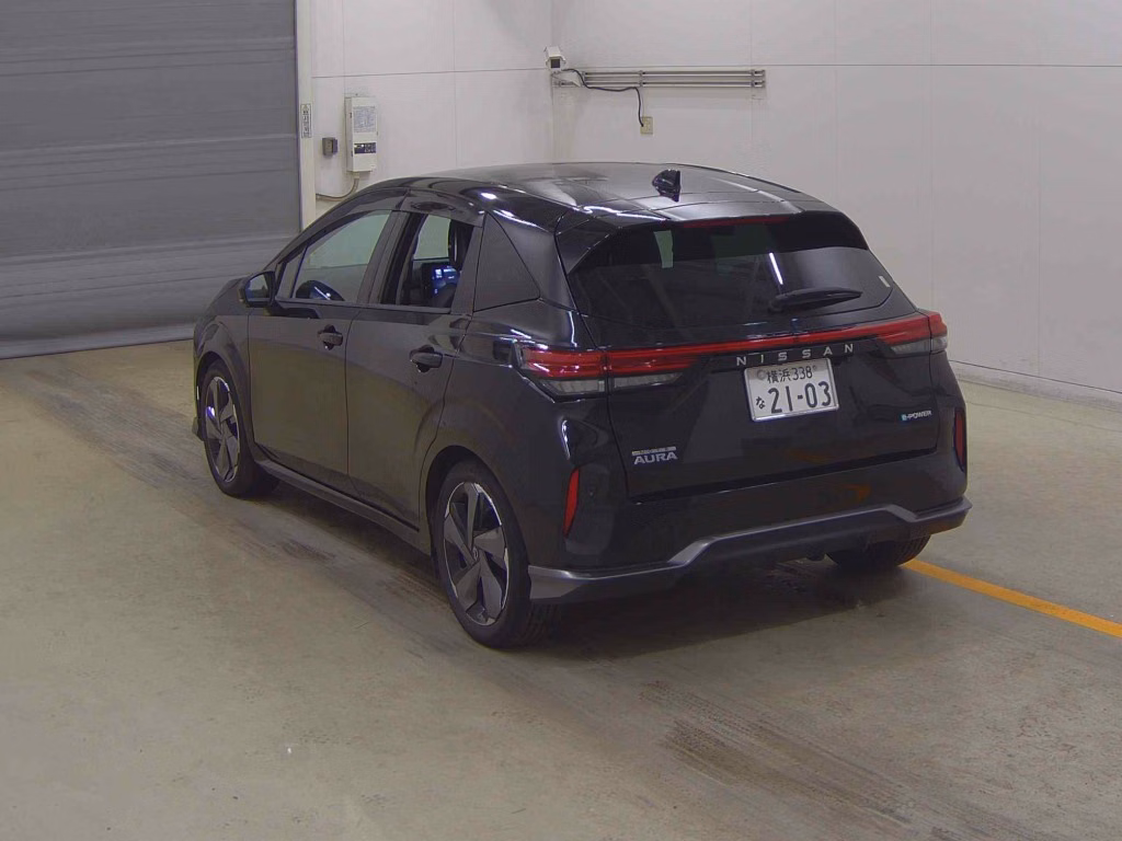 Nissan Aura
