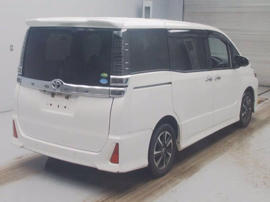TOYOTA VOXY