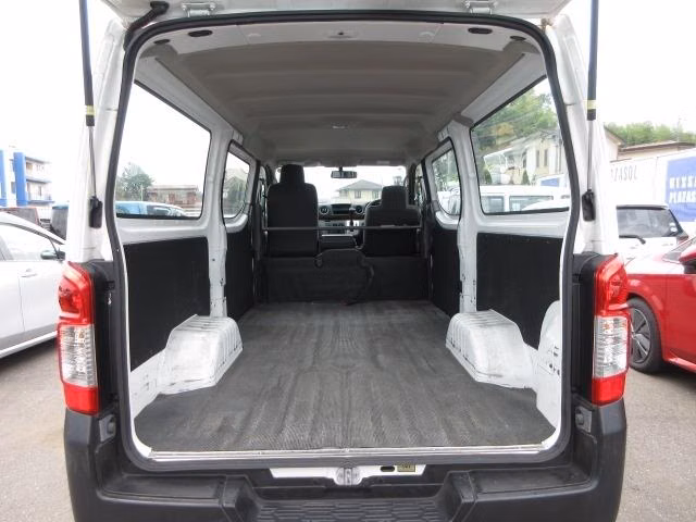 NISSAN CARAVAN