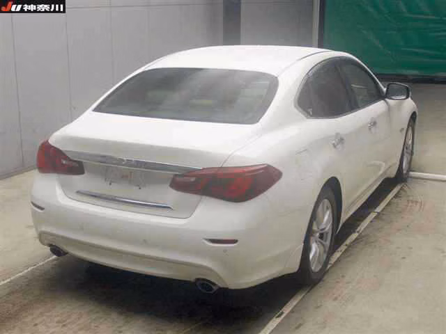 NISSAN FUGA