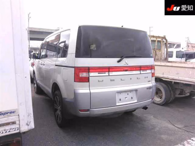 Mitsubishi Delica D:5