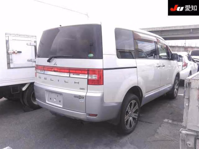 Mitsubishi Delica D:5