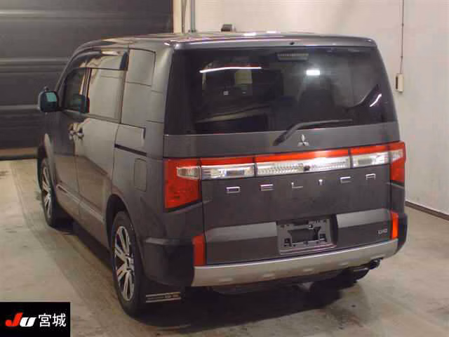 Mitsubishi Delica D:5