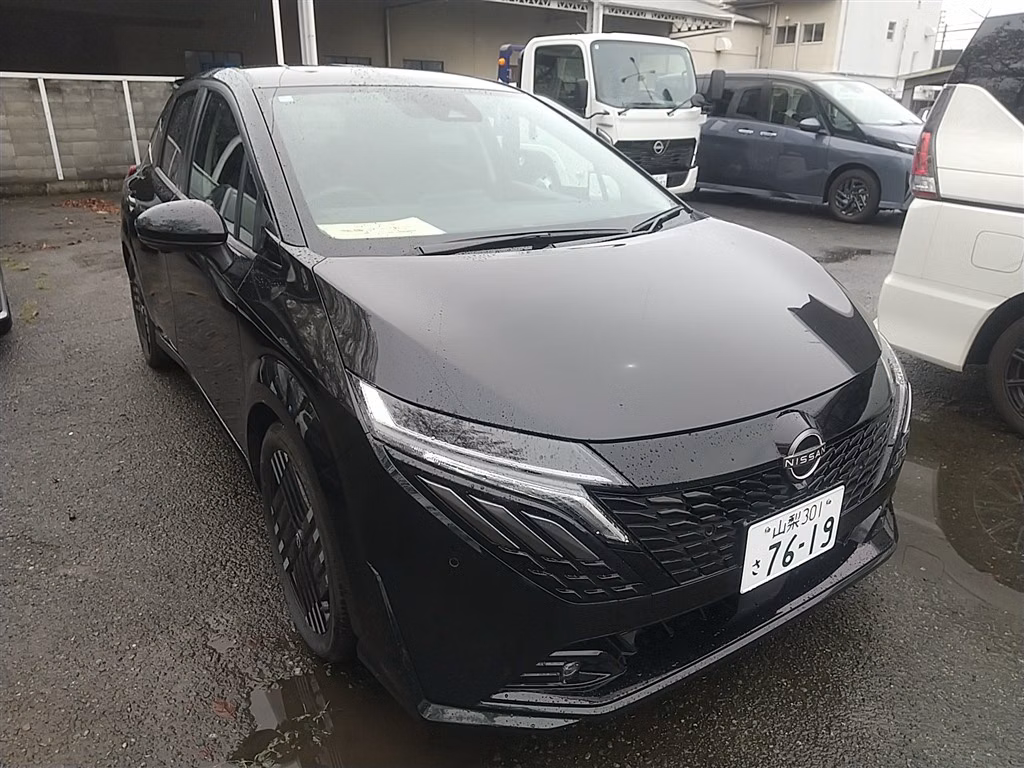Nissan Aura