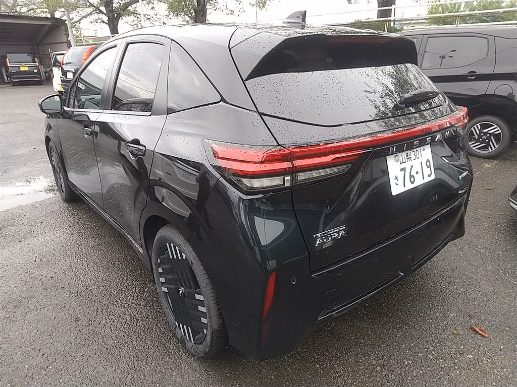 Nissan Aura