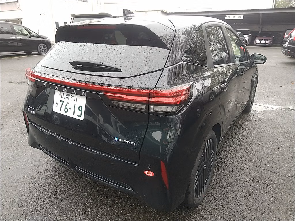 Nissan Aura