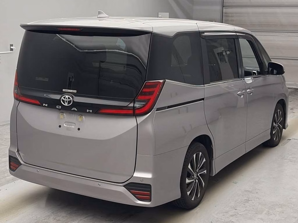 TOYOTA NOAH