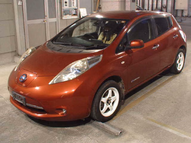 NISSAN LEAF