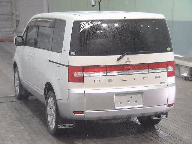 Mitsubishi Delica D:5