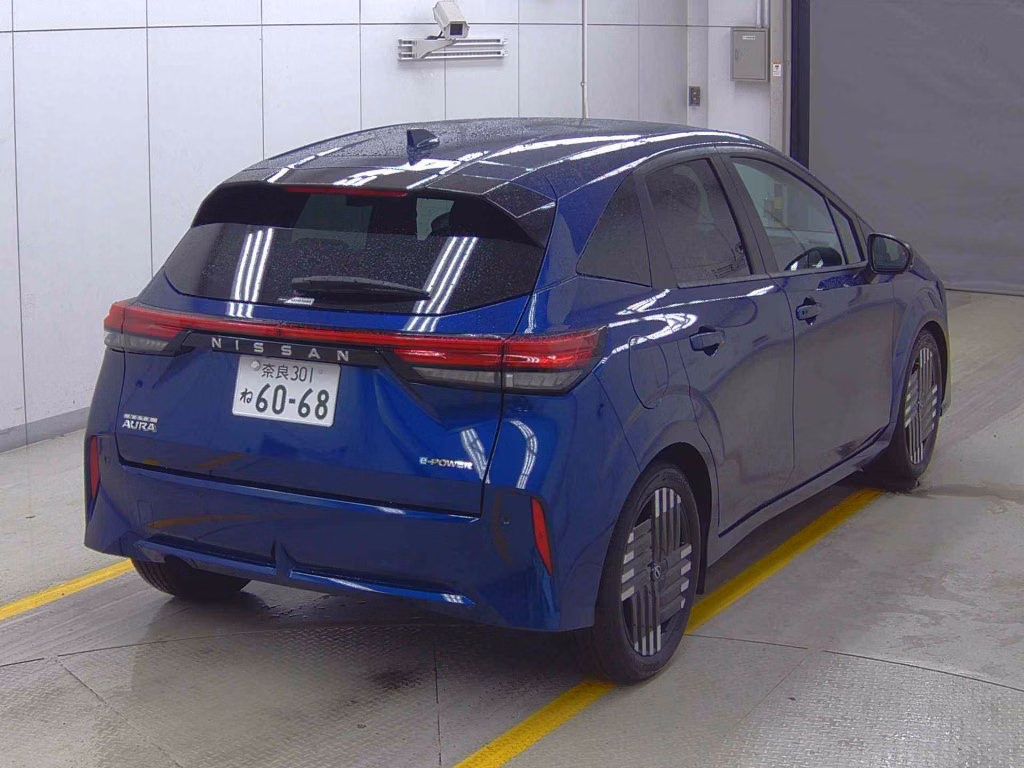 Nissan Aura