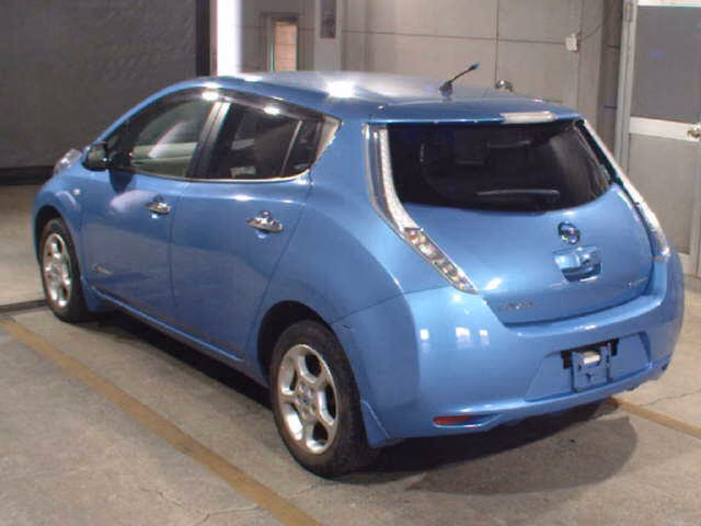 NISSAN LEAF