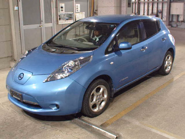 NISSAN LEAF