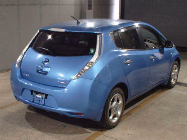 NISSAN LEAF