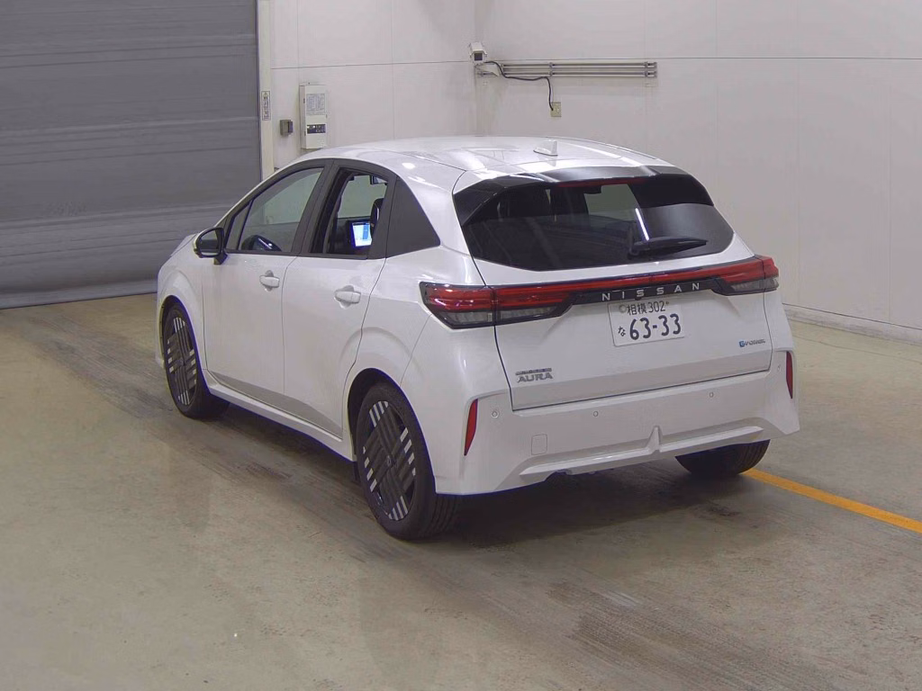 Nissan Aura
