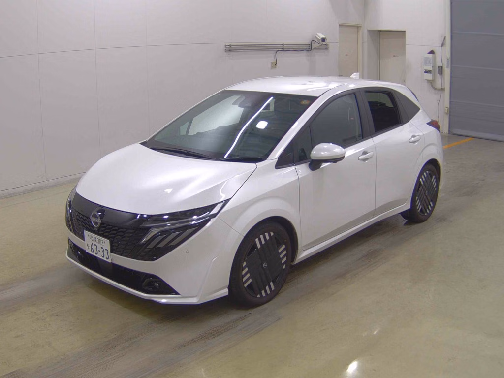 Nissan Aura