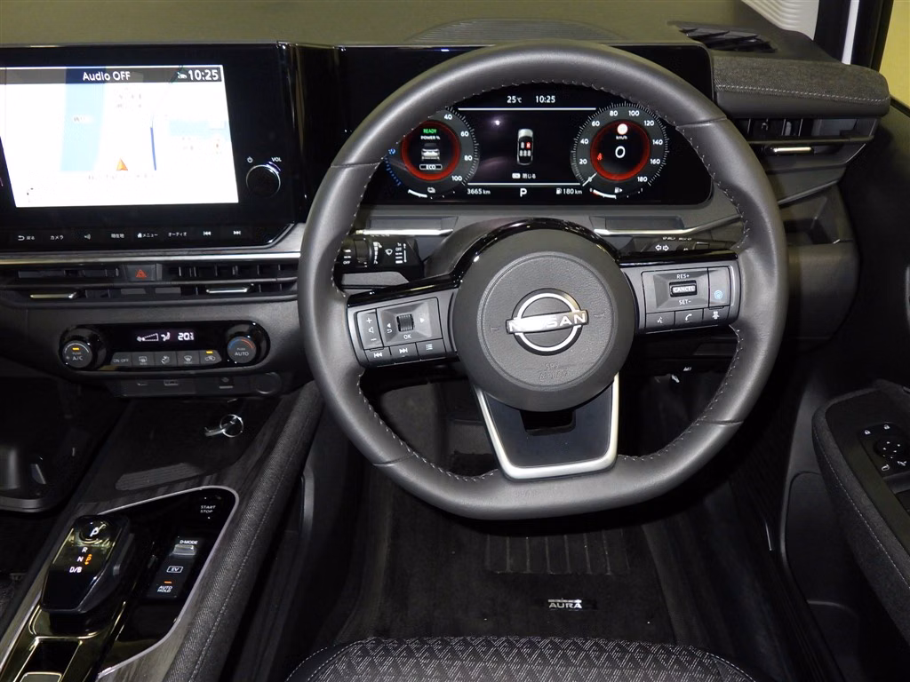 Nissan Aura
