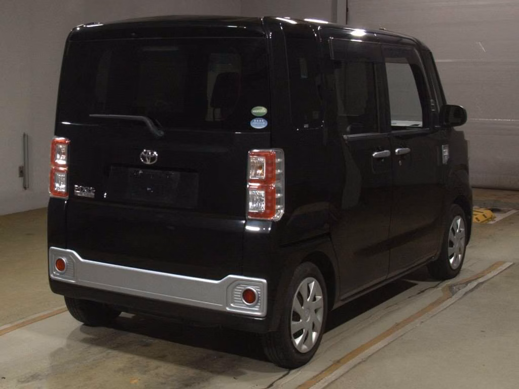 TOYOTA PIXIS MEGA