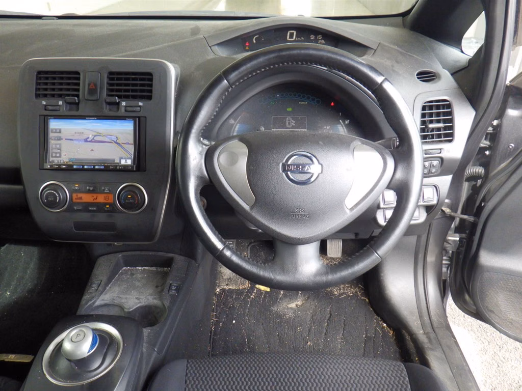 NISSAN LEAF