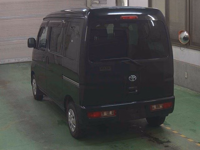 TOYOTA PIXIS VAN