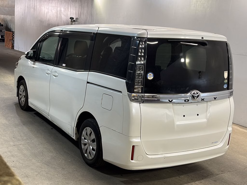 TOYOTA VOXY