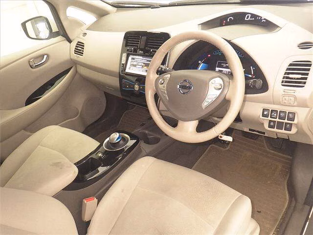 NISSAN LEAF