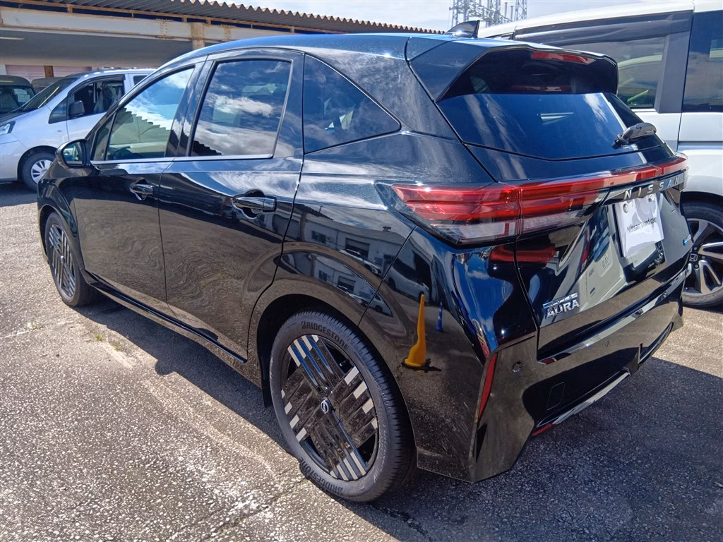 Nissan Aura
