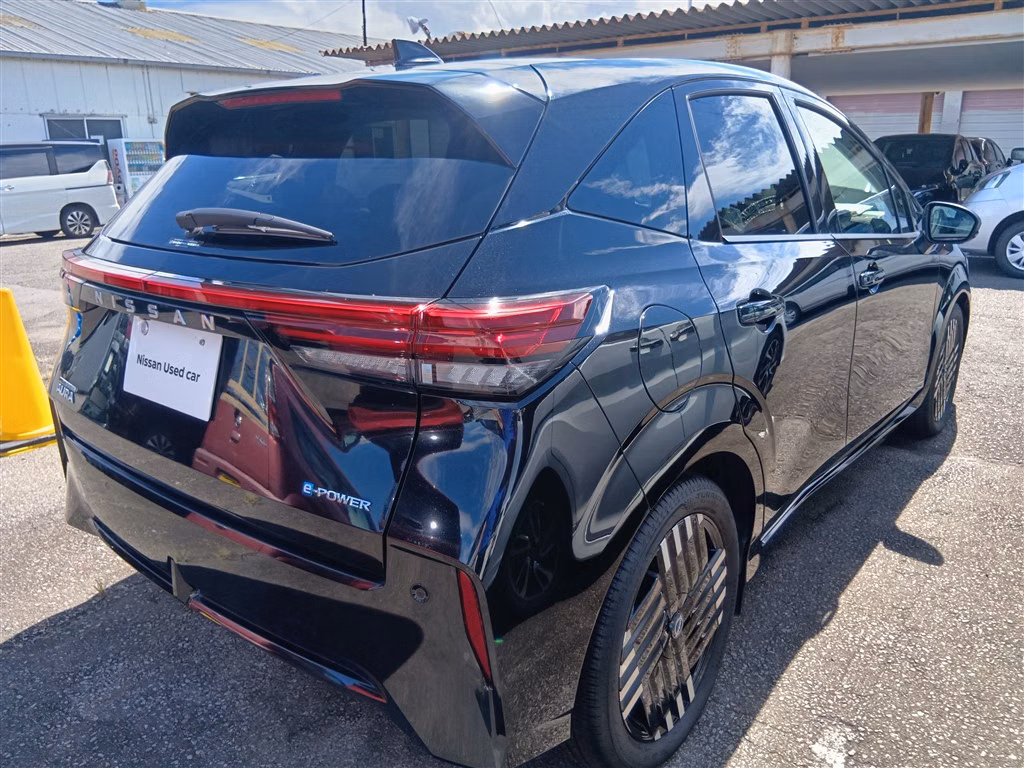 Nissan Aura