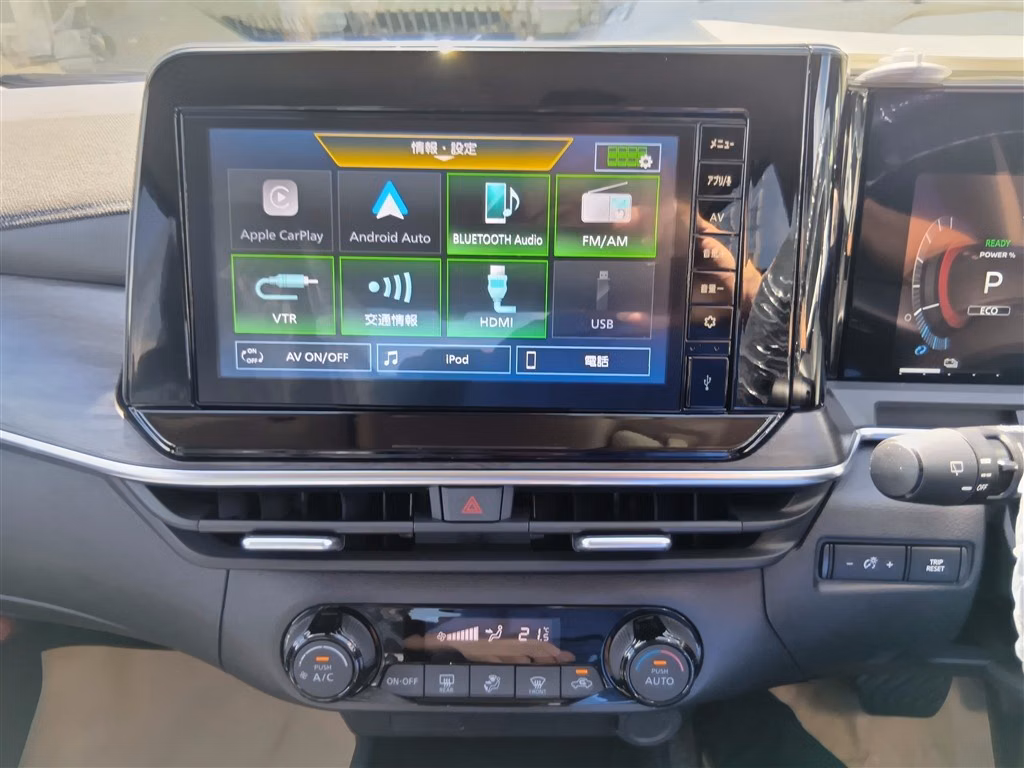 Nissan Aura