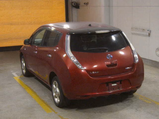 NISSAN LEAF