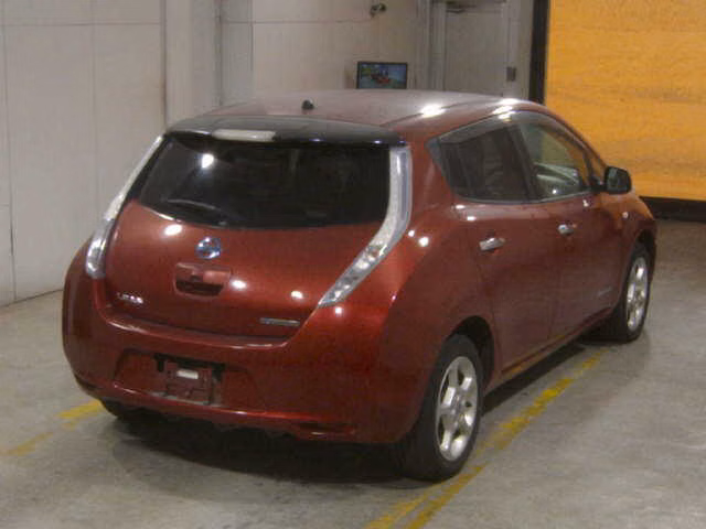 NISSAN LEAF