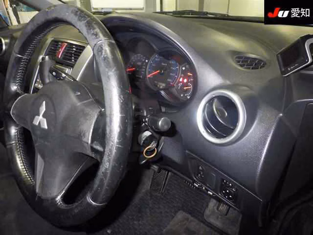 MITSUBISHI COLT