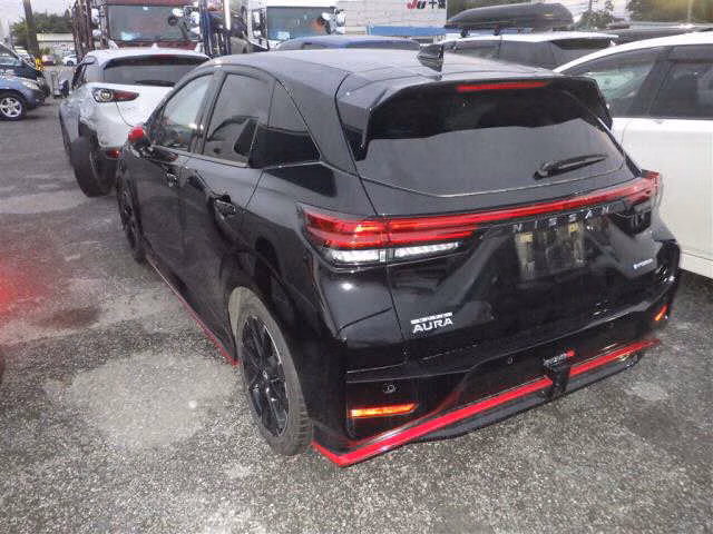 Nissan Aura