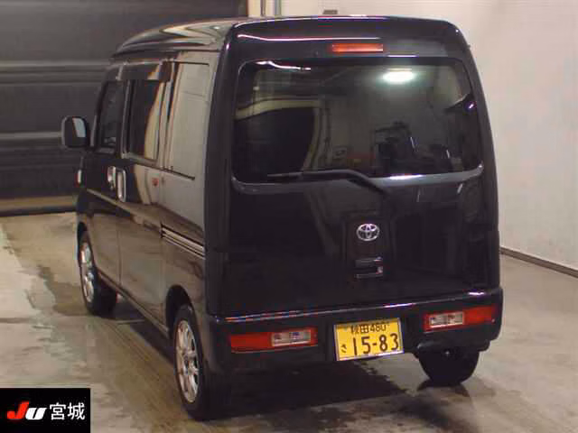 TOYOTA PIXIS VAN