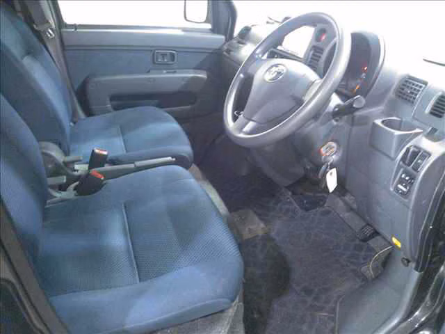 TOYOTA PIXIS VAN