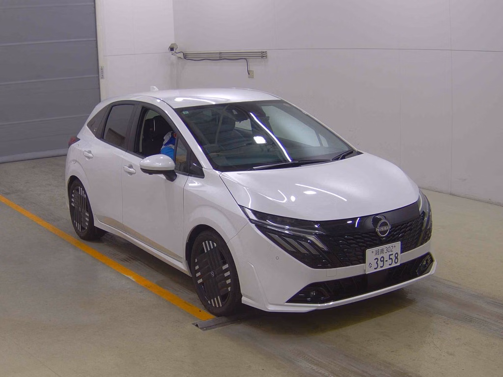 Nissan Aura