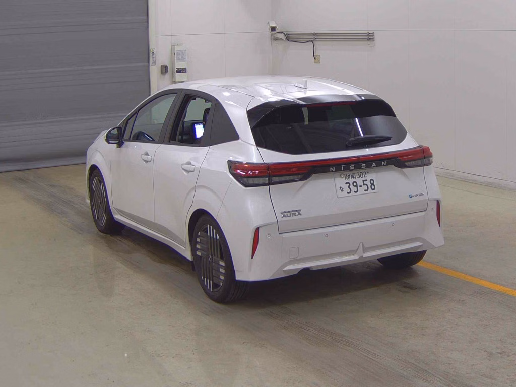 Nissan Aura