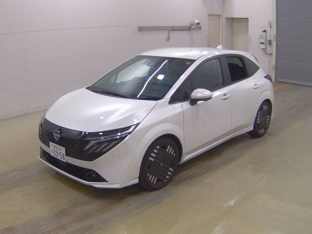 Nissan Aura