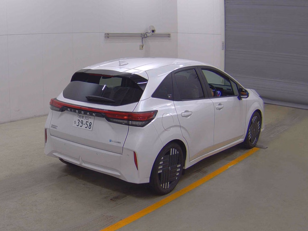 Nissan Aura