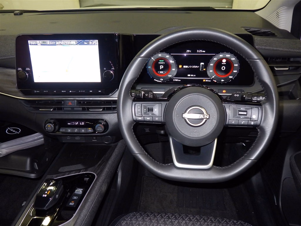 Nissan Aura
