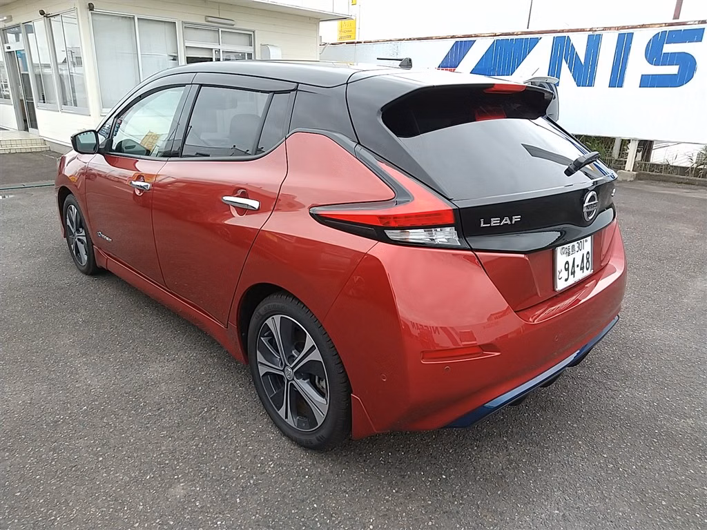 NISSAN LEAF