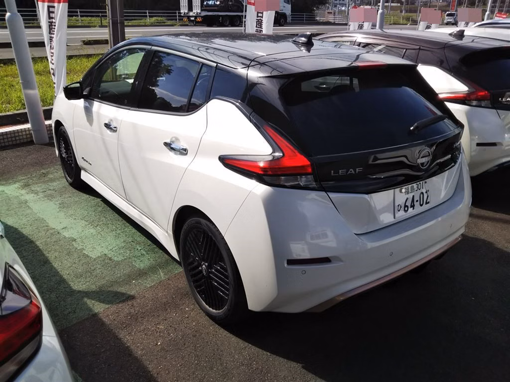 NISSAN LEAF