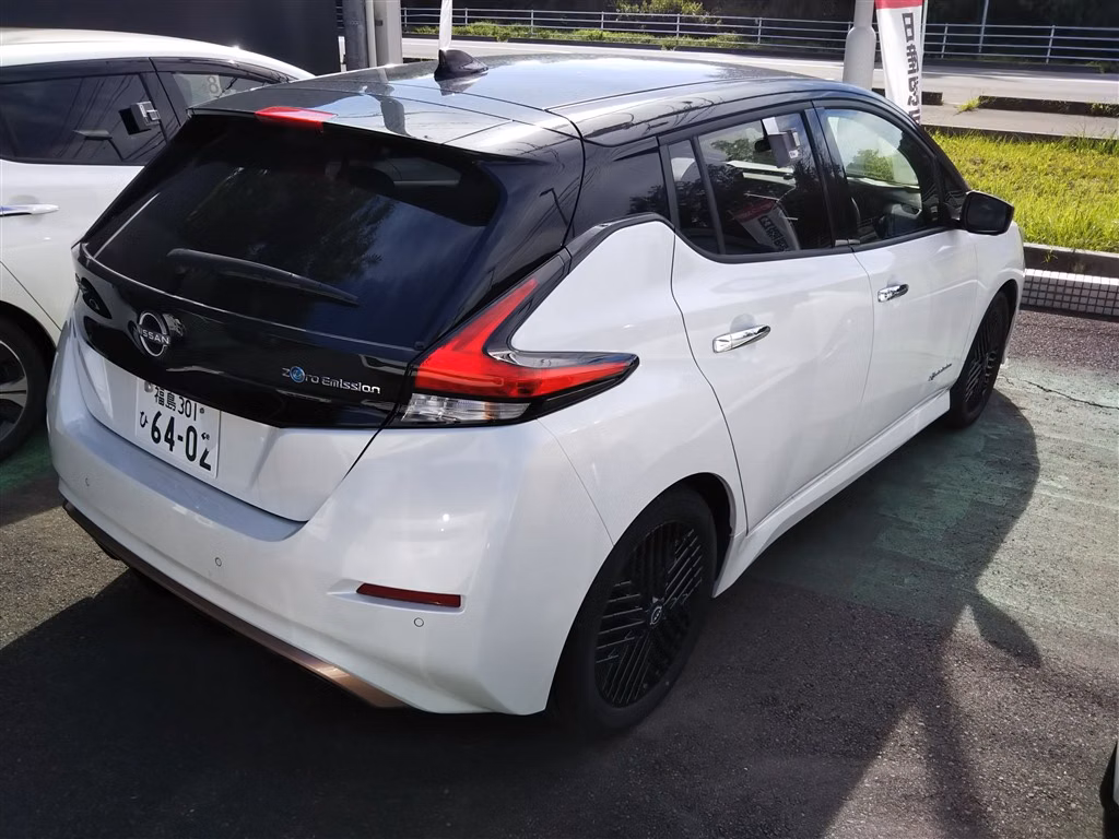 NISSAN LEAF