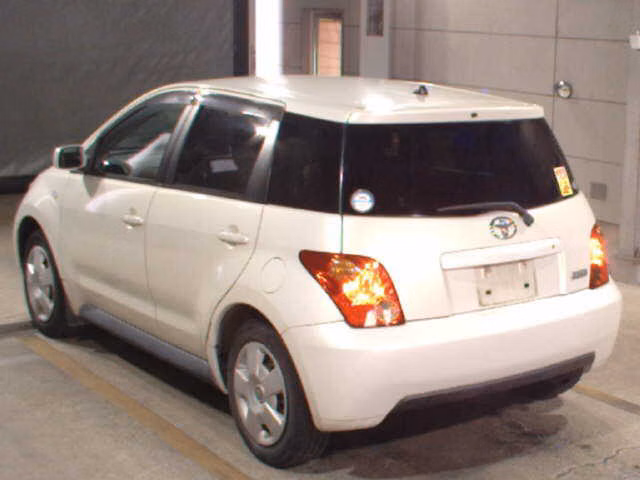 TOYOTA IST