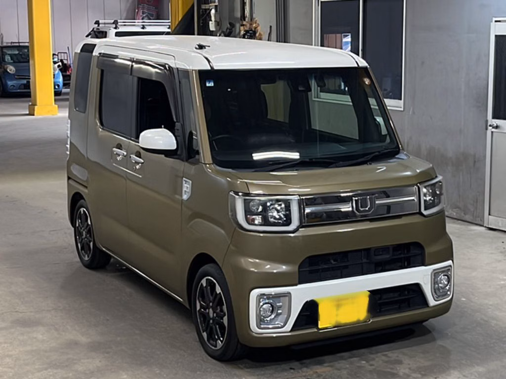 DAIHATSU WAKE