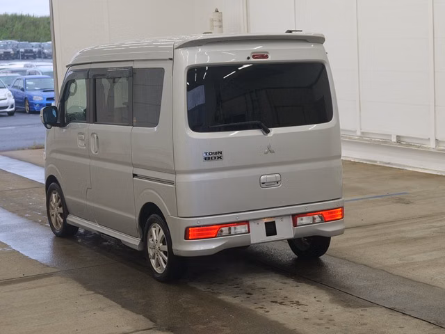 MITSUBISHI TOWN BOX