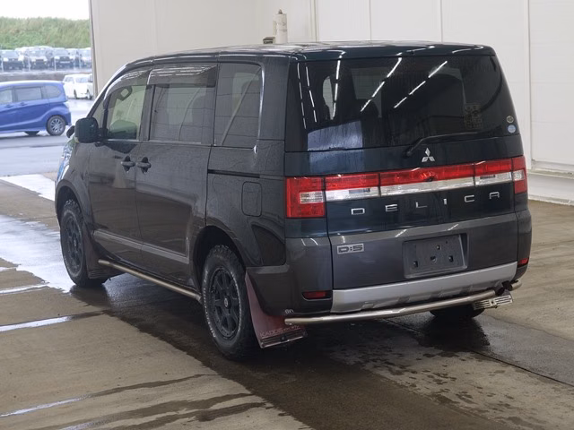 Mitsubishi Delica D:5