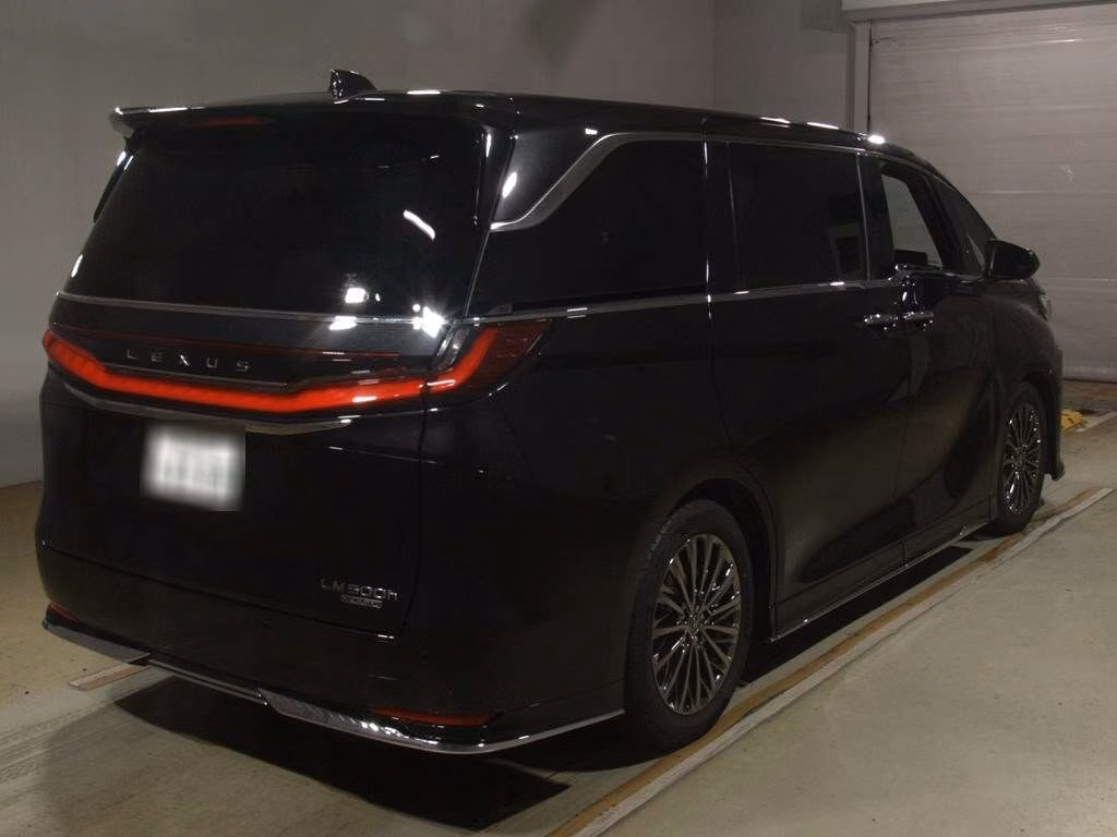 Lexus LM500h