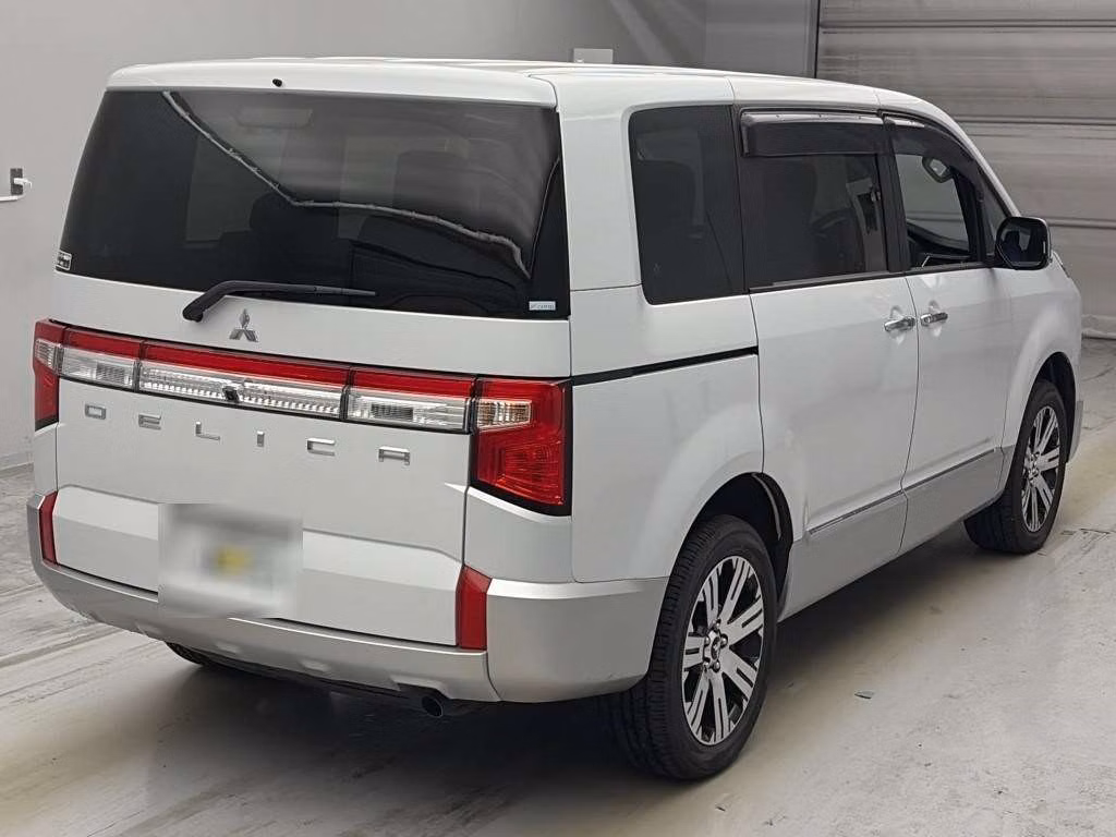 Mitsubishi Delica D:5