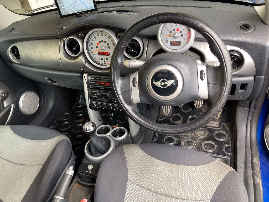 MINI HATCH