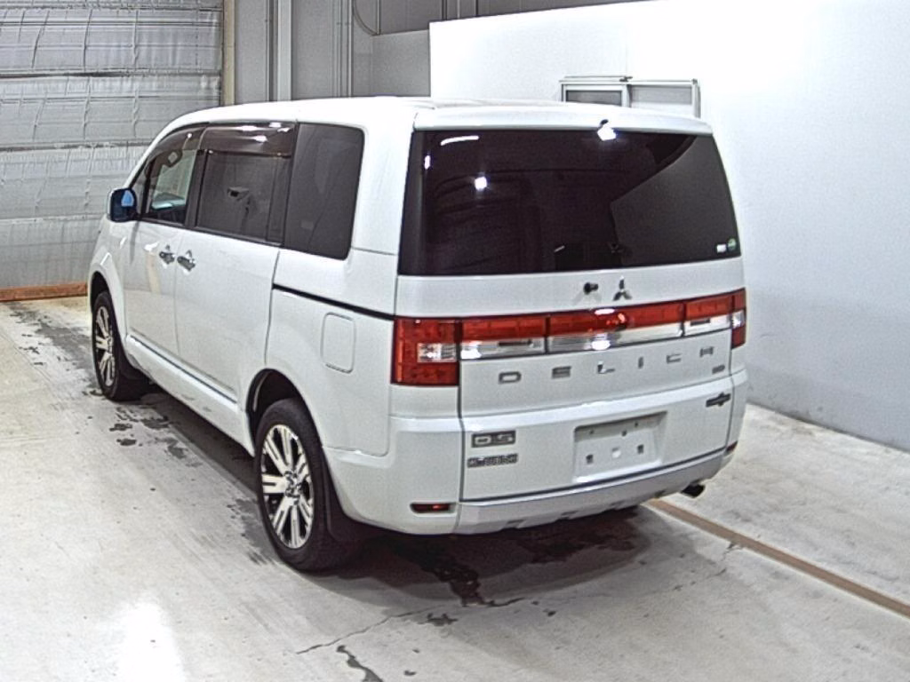 Mitsubishi Delica D:5
